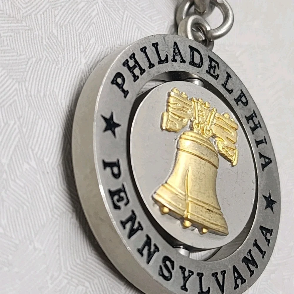 Vintage Philadelphia PA Spinning Keychain Center Collectible Silver Gold